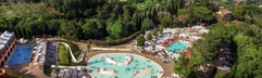 Overzichtsfoto van Norcenni Girasole Village, een 4-sterren familiecamping in Toscane