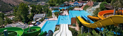 Overzicht van het spectaculaire waterpark bij Fodele Beach Resort op Kreta, met diverse snelle waterglijbanen.