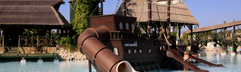 Het avontuurlijke piratenschip in het zwembad van Pegasos World in Side, met een spannende waterglijbaan.