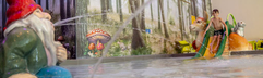 Waterspeeltuin in het zwembad van Landal de Vers met een spuitende kabouter en een kleine glijbaan voor peuters.