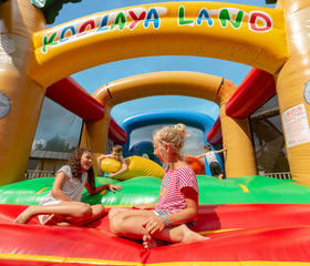 Springkussen Koolaya Land op camping La Nublière