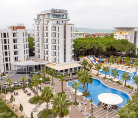 Henry Resort & Spa