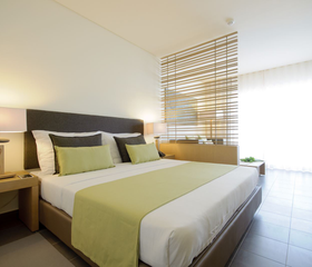 Hotel Oasis Salinas Sea