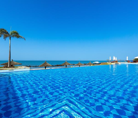 Hotel Royal Horizons Baobab - infinity pool