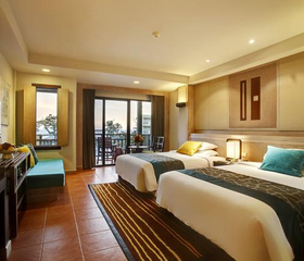 Merlin Beach Resort