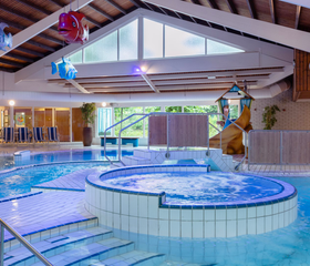 Het warme bubbelbad in zwemparadijs de Aqua Mundo van Parc Heihaas, de ideale plek om te ontspannen.