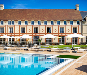 Staycity Aparthotel & Villa Park