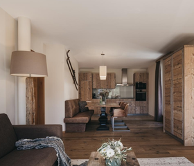 Appartement met houttinten, luxe ingericht appartement