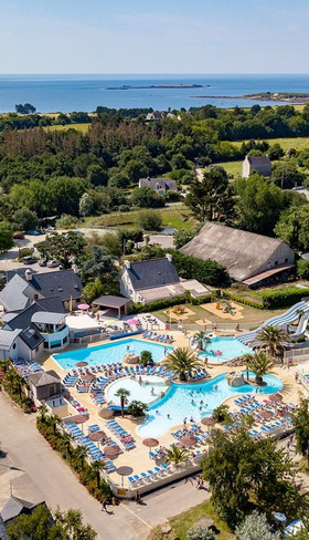 Les Deux Fontaines- luchtfoto zwembad