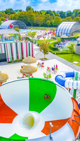 De spectaculaire Spacebowl glijbaan in het waterpark van Capfun de Bongerd