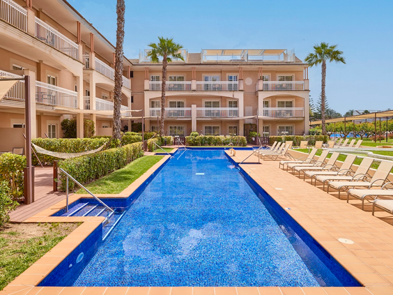 Zafiro Can Picafort Swim Up Pool