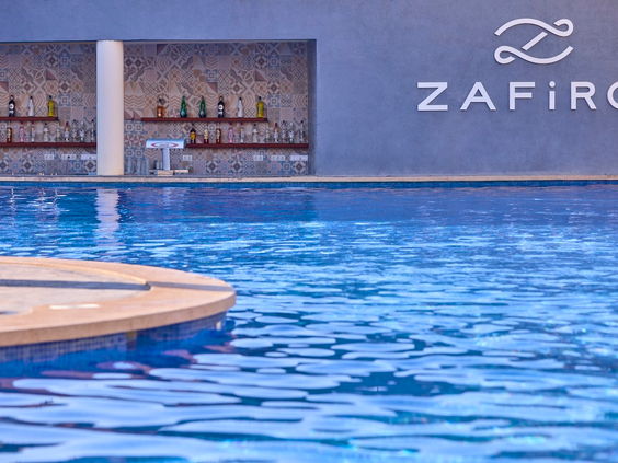 Zafiro Palmanova Wet Bar