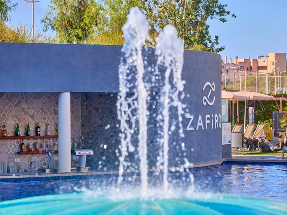 Zafiro Palmanova Wet Bar