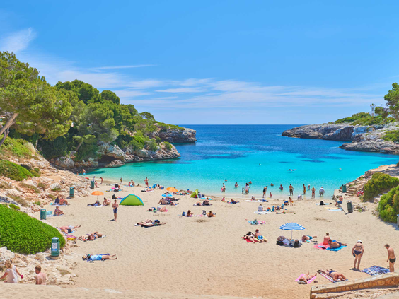Cala Gran strand Cala d'Or families zandstrand Mallorca Spanje vakantie Balearen drukte
