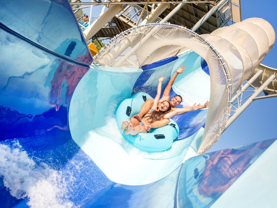 Familiepret in de waterglijbanen van Aqua Fantasy Kusadasi