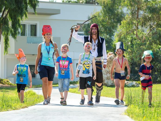 Animatie team met kinderen Aqua Fantasy hotel Turkije