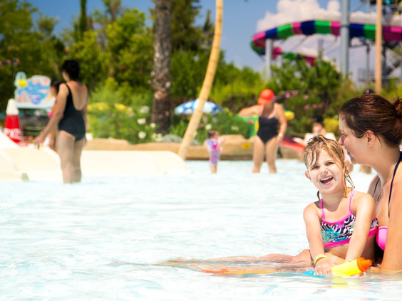 Golfslagbad Aqua Fantasy Kusadasi met gezin