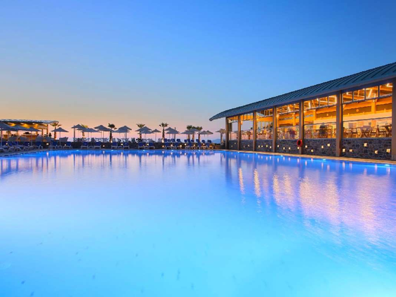 Arina Beach Resort zwembad