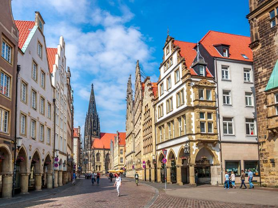 De historische Prinzipalmarkt in het centrum van Münster, een leuke bezienswaardigheid op loopafstand van het ATLANTIC Hotel.