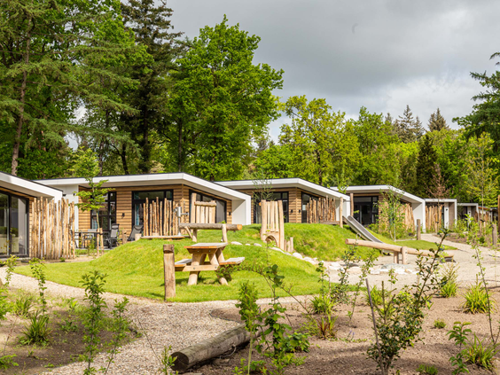 Vrijstaande vakantiehuisjes type Silva gelegen in het bos op Bospark Ede