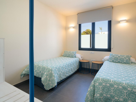 Kinderslaapkamer met twee eenpersoonsbedden bungalow Relaxia Lanzasur Club kindvriendelijk Lanzarote