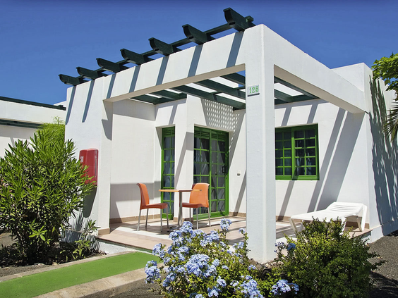 Moderne witte bungalow met tuin Bungalows Relaxia Lanzasur Club familievakantie Lanzarote