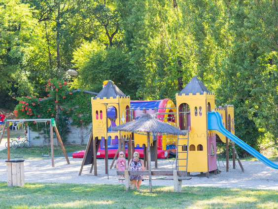 Camping Château de Fonrives