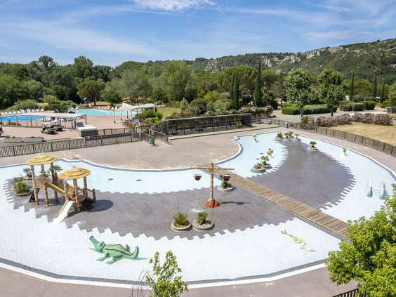 Aquapark met waterspeeltuin