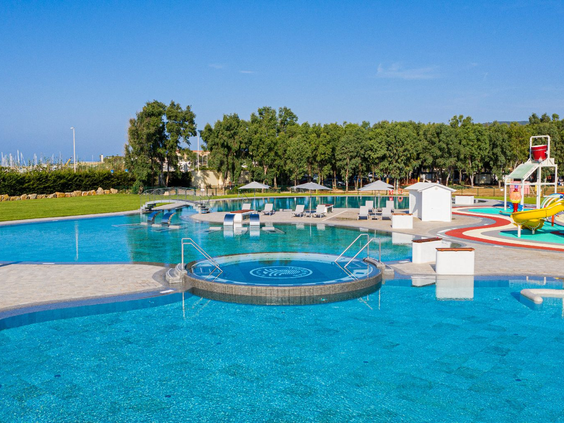 Zwembad van camping Laguna Blu