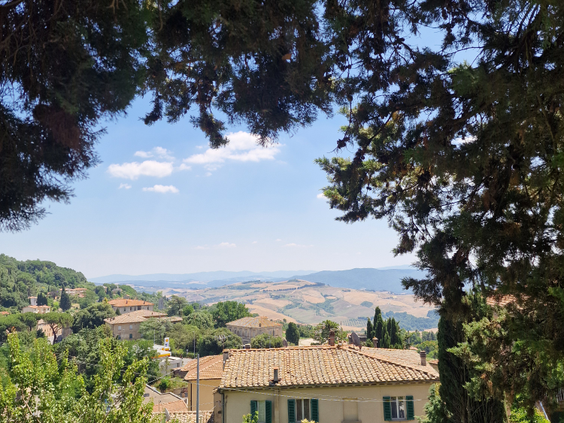hu Montescudaio village