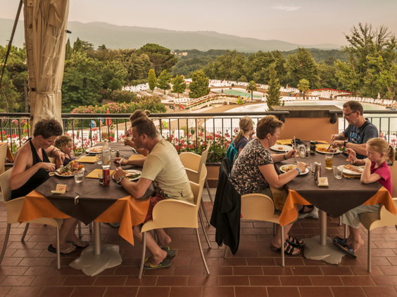 norcenni-girasole-club_44865286645_o.jpg