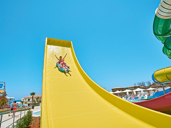 Kamikaze glijbaan Grecotel Club Marine Palace Kreta - extreme waterglijbaan aquapark tieners