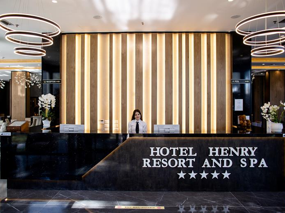 Henry Resort & Spa