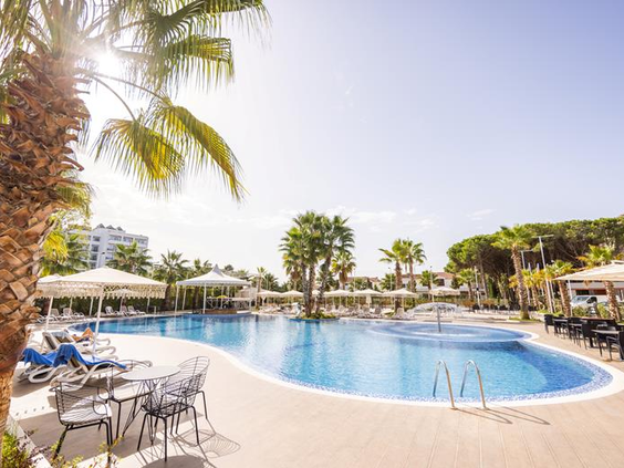 Henry Resort & Spa