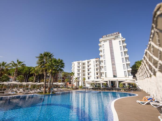 Henry Resort & Spa