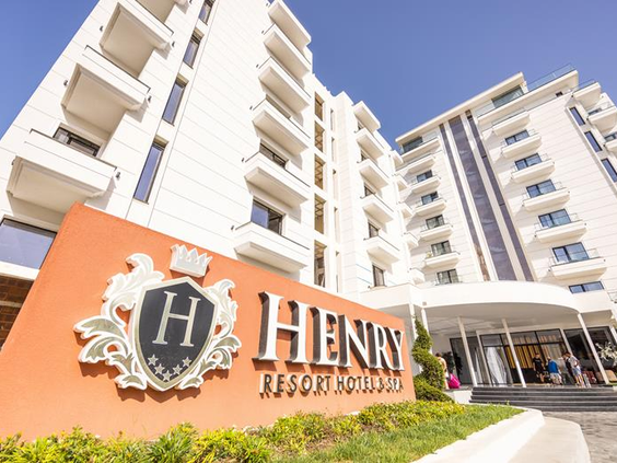Henry Resort & Spa
