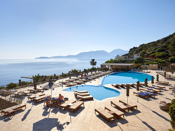 Overview foto van het zwembad van Hotel Blue Marine Resort & Spa met uitzicht op zee