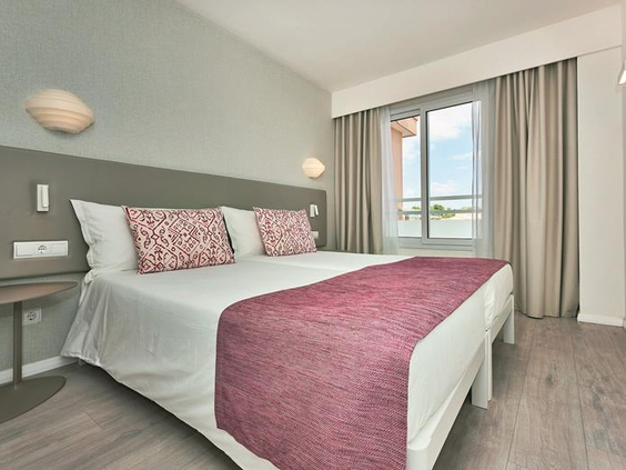 Hotel Cala Mandia