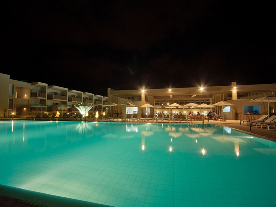Hotel Oasis Salinas Sea