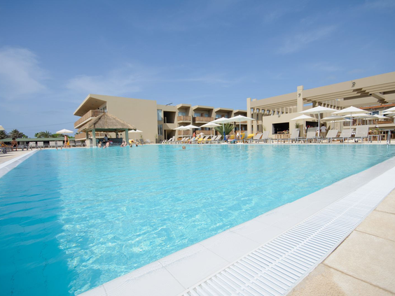 Hotel Oasis Salinas Sea