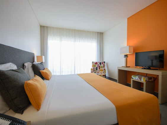 Hotel Oasis Salinas Sea