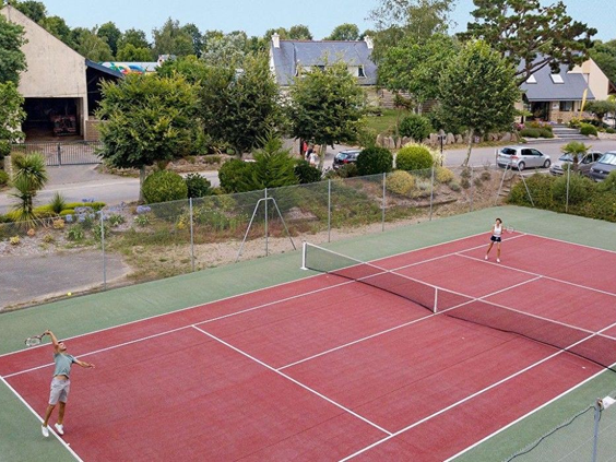 Les Deux Fontaines - tennisbaan