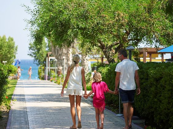 kindvriendelijk-hotel-esperides-beach-4-in-faliraki-griekenland (19).jpg