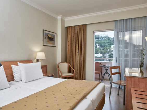 kindvriendelijk-hotel-esperides-beach-4-in-faliraki-griekenland (7).jpg