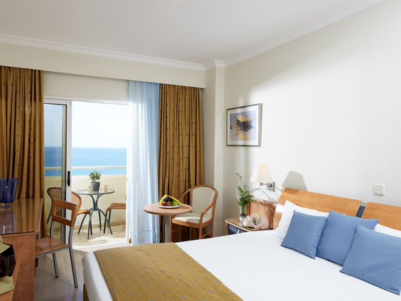 kindvriendelijk-hotel-esperides-beach-4-in-faliraki-griekenland (8).jpg