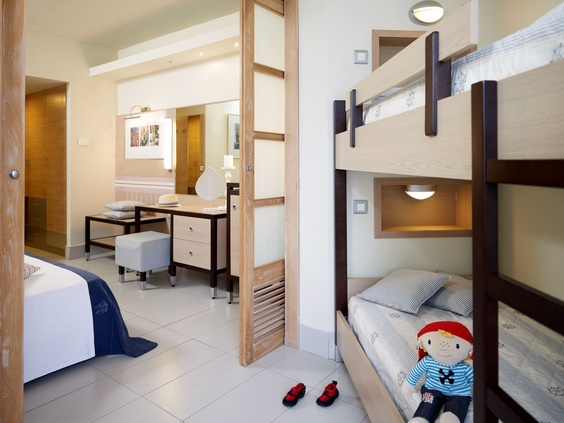 kindvriendelijk-hotel-esperides-beach-4-in-faliraki-griekenland (9).jpg