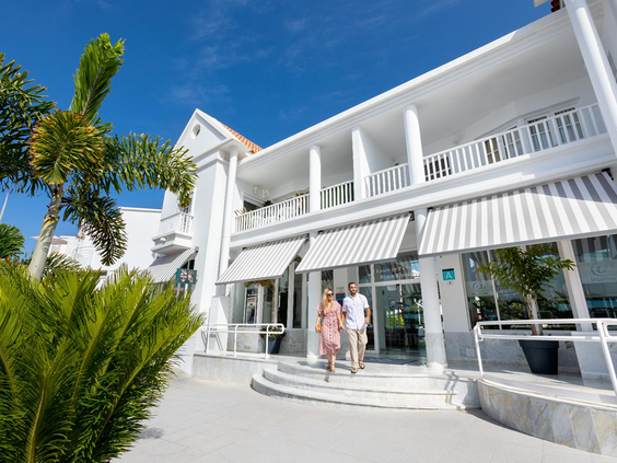 Gezinsvriendelijk wit resort Lagos de Fañabe met frisse, moderne uitstraling
