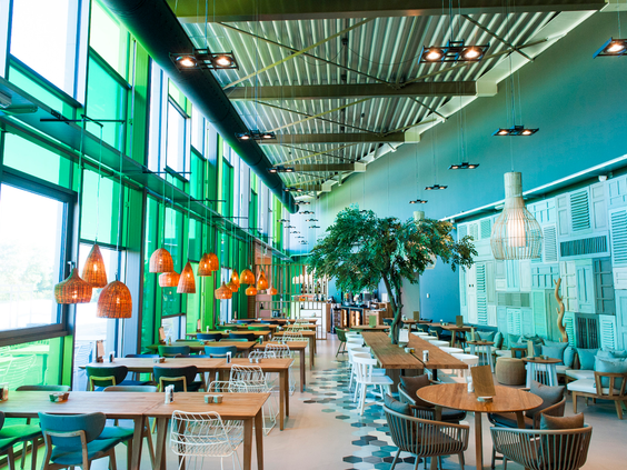 Het sfeervolle en modern ingerichte restaurant in het centrumgebouw van Landal Beach Resort Ooghdyne.