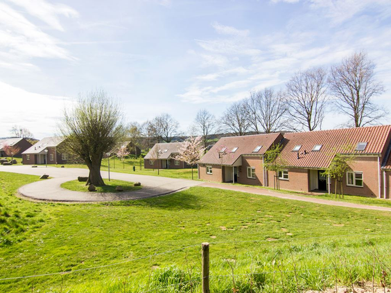 De comfortabele vakantiehuizen van Landal Hoog Vaals, prachtig gelegen in het groene en heuvelachtige landschap van Zuid-Limburg.