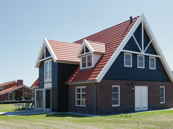 Een grote, vrijstaande vakantiewoning in havenstijl met een tuin, gelegen op vakantiepark Landal Waterparc Veluwemeer.